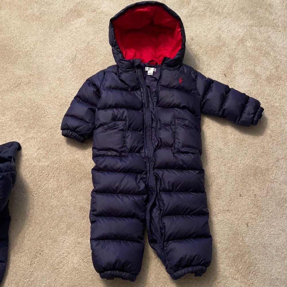 Down snowsuit for boys size 24M. Very warm and in perfect condition.